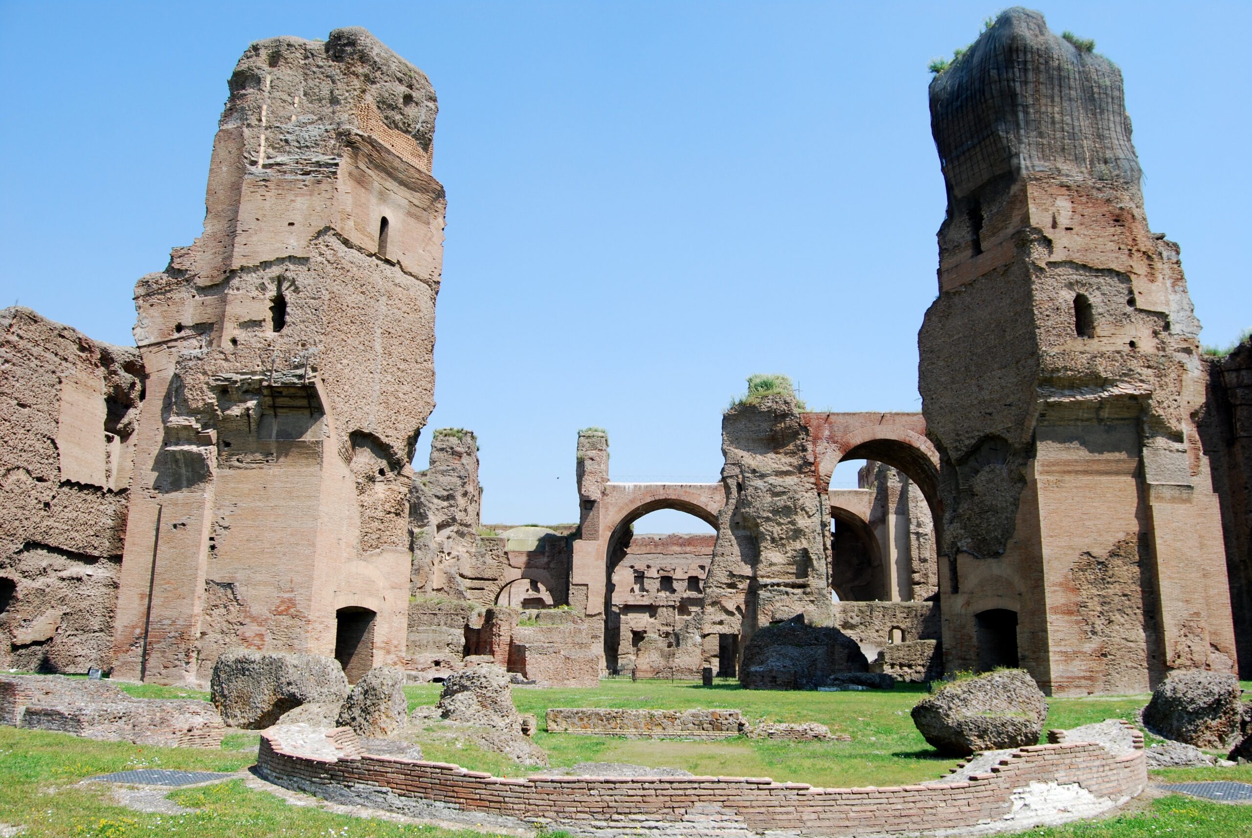 Daily Life in Ancient Rome: Homes, Work, and Leisure